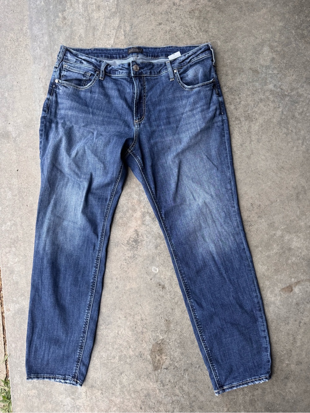 Silver Jeans Women's Straight-Leg Midwash Denim